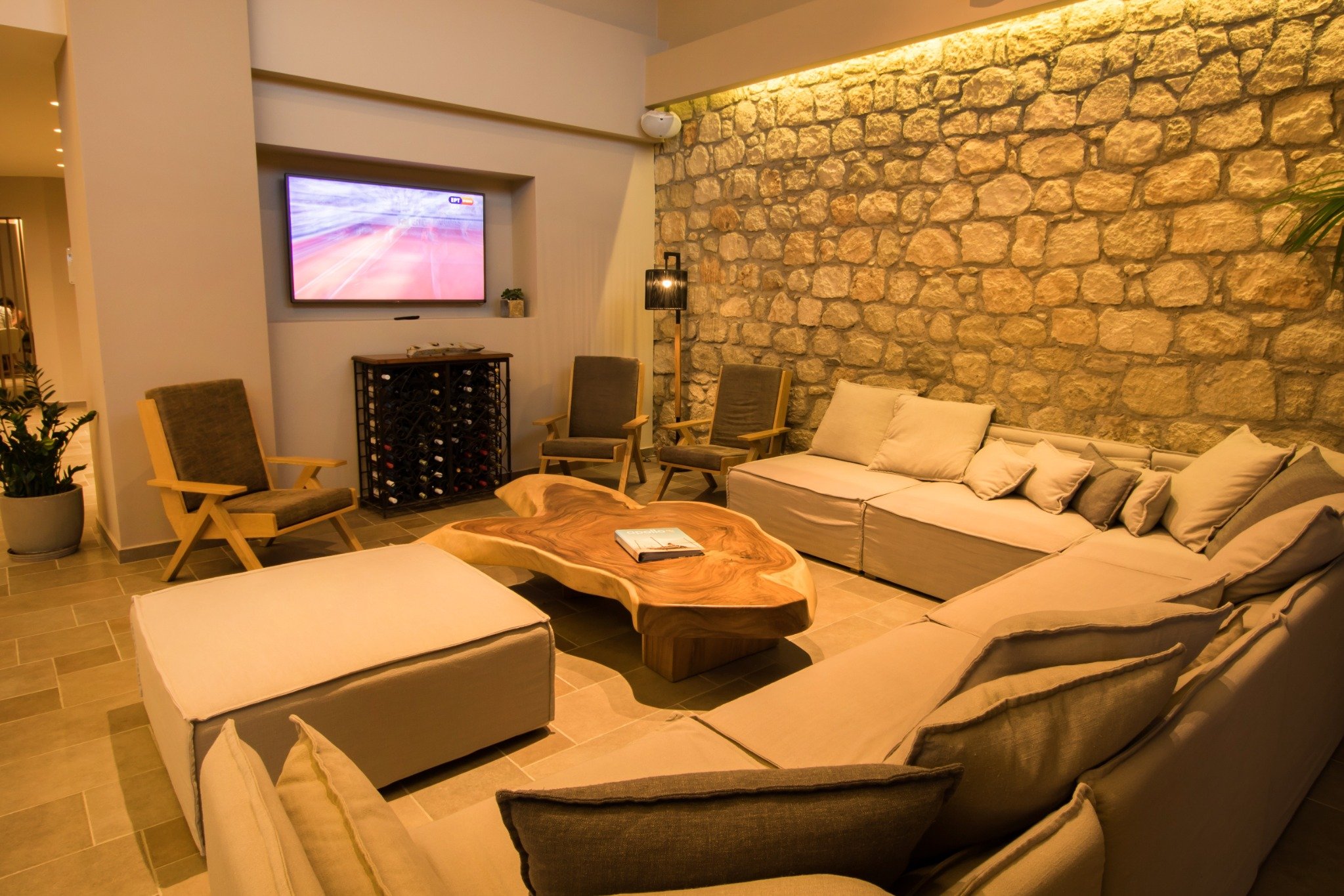 Parasol Luxury Hotel & Suites  2