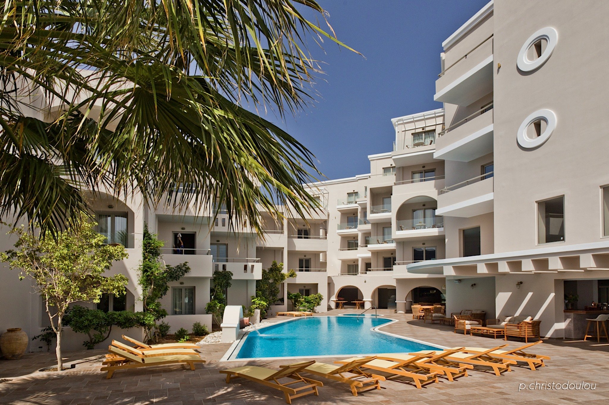 Parasol Luxury Hotel & Suites  1