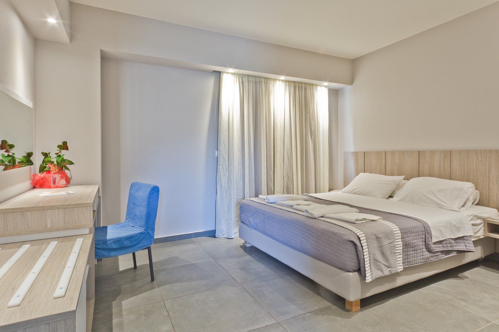 Parasol Luxury Hotel & Suites  9