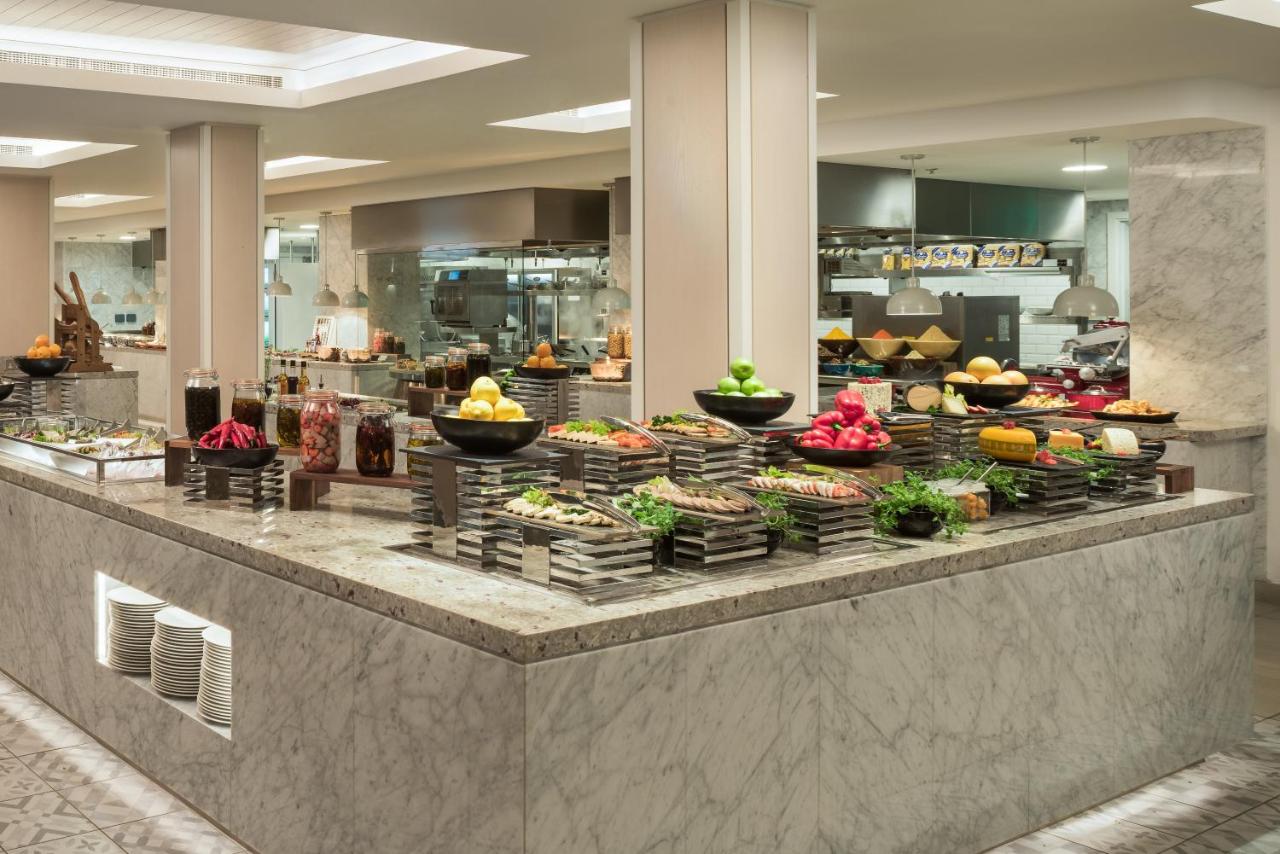 Crowne Plaza Muscat 11