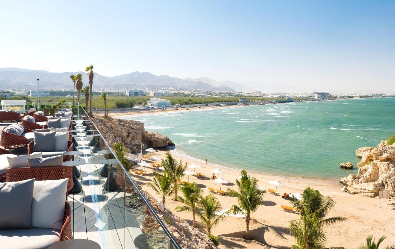 Crowne Plaza Muscat 8