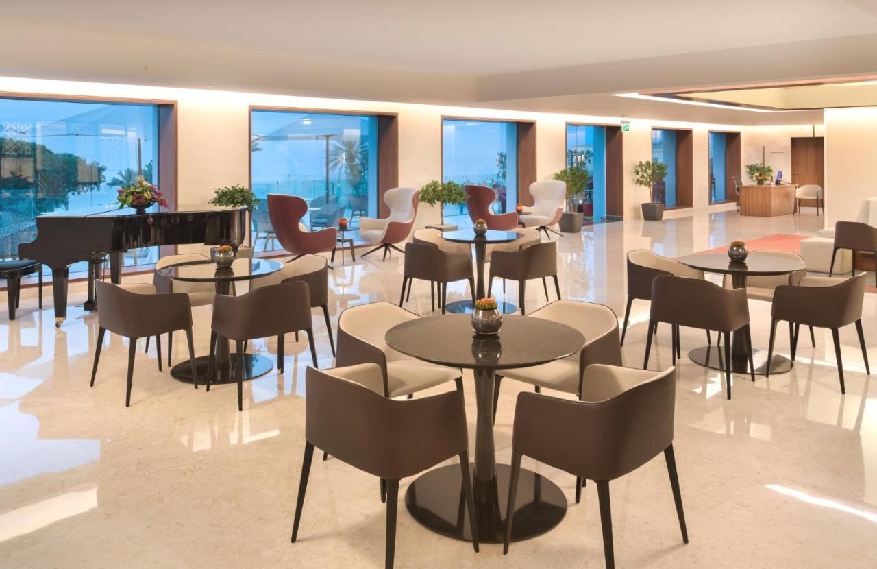 Crowne Plaza Muscat 14