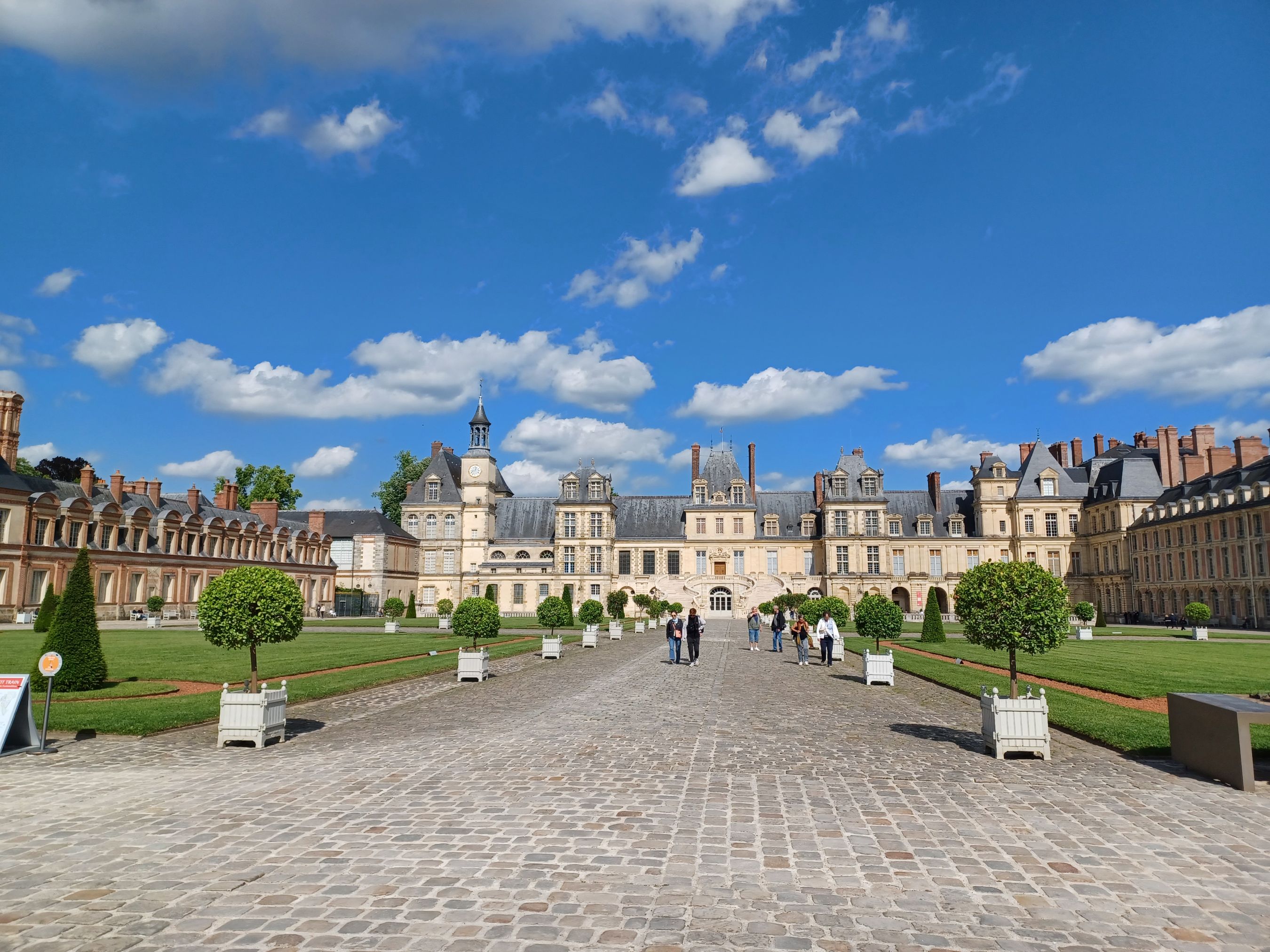 Potulky Parížom - let 25