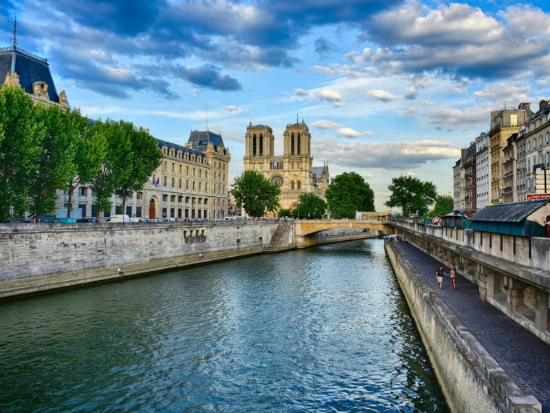 Potulky Parížom - let 12