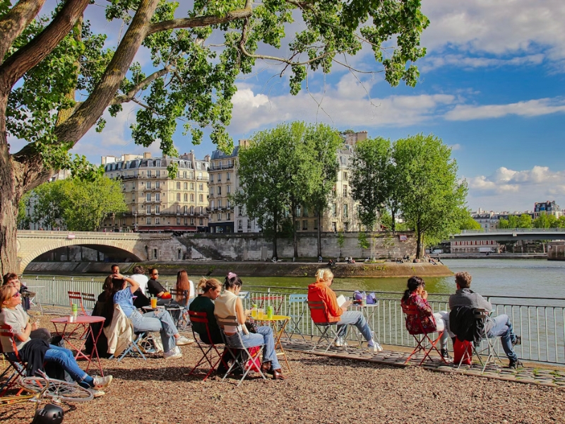 Potulky Parížom - let 9