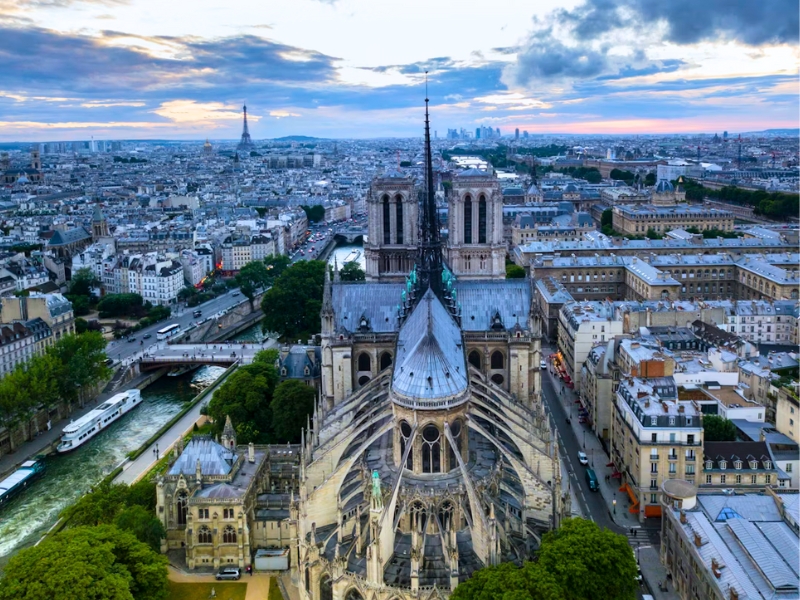 Potulky Parížom - let 5