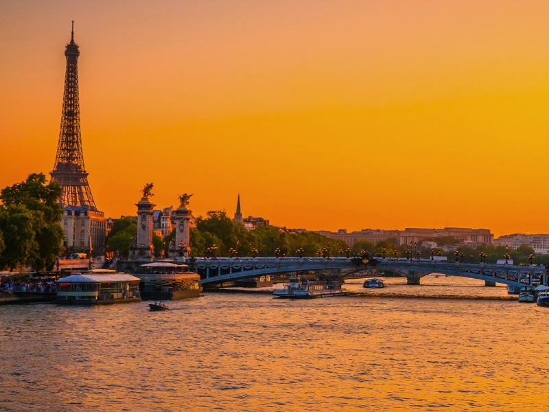 Potulky Parížom - let 1